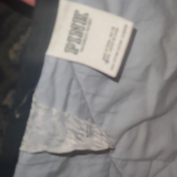 Vs pink comforter twin xl - Picture 10 of 11